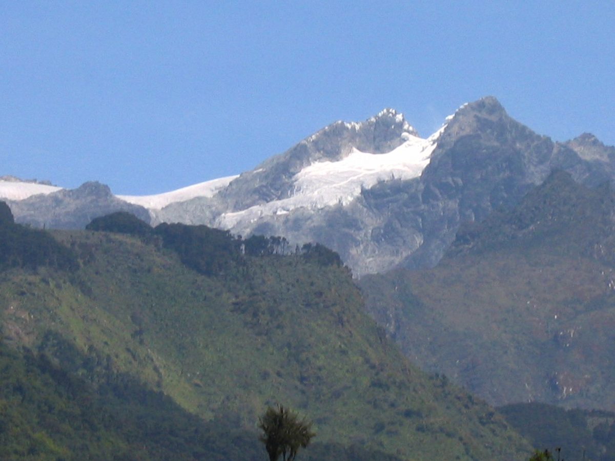 ultimate guide to hiking Rwenzori Mountains